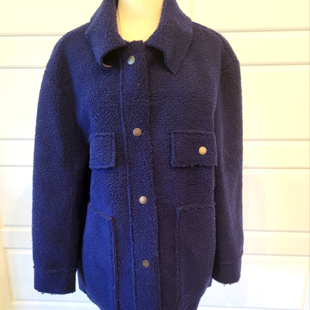J.NNA REVERSIBLE NAVY SHERPA SHACKET REVERSES TO GREY SUEDE NWT.    SIZE MEDIUM